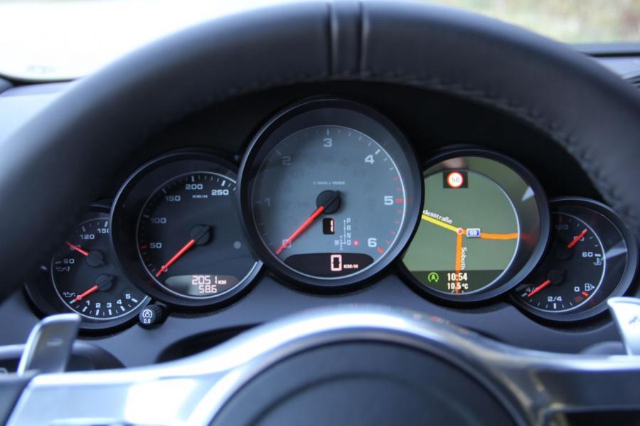  Porsche Cayenne S Diesel 2012 года  (фото 21 из 36)